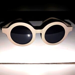 Super cute tan kids sunglasses